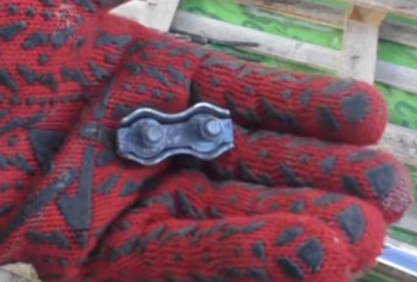 Закрепляю страховочный трос: пропускаю в проушины фото Закрепляю страховочный трос: пропускаю в проушины